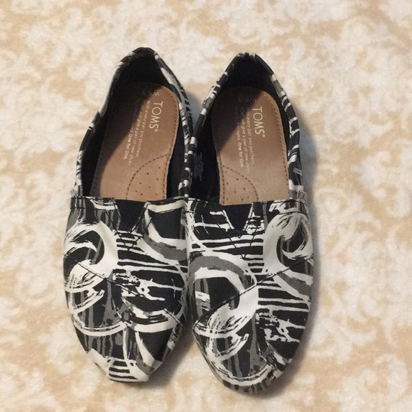 Toms Shoes - Toms black and white slip ons